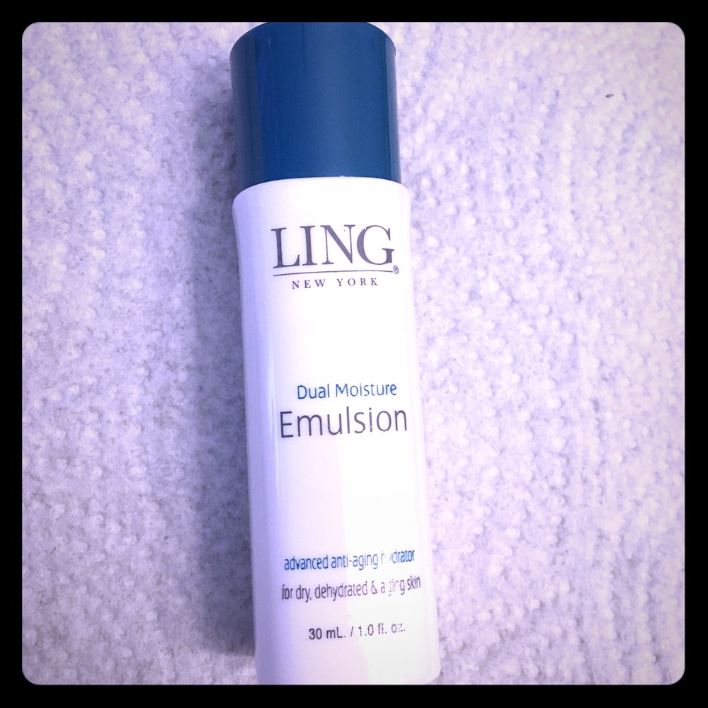 B2G1FREE👸🏼FACE👸🏼LING N.Y. Moisture Emulsion